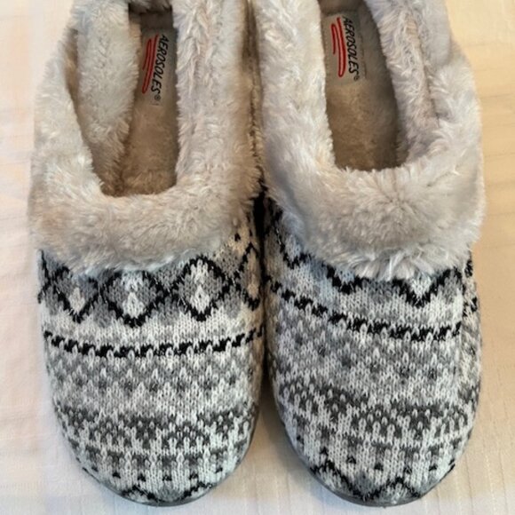 AEROSOLES | NEW Gray Snowflake Women's Size M 6.5-7.5 Memory foam Slippers - Picture 1 of 7